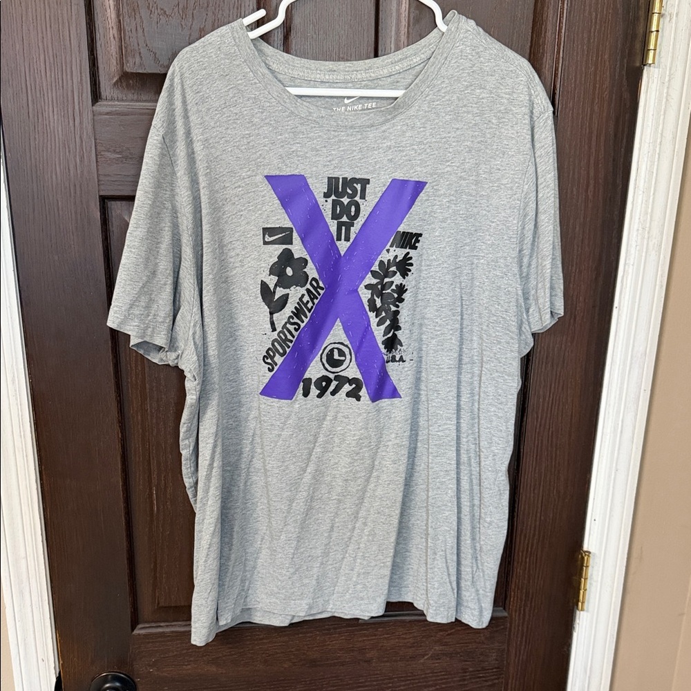 Nike Men's Gray Tee with Purple Graphic